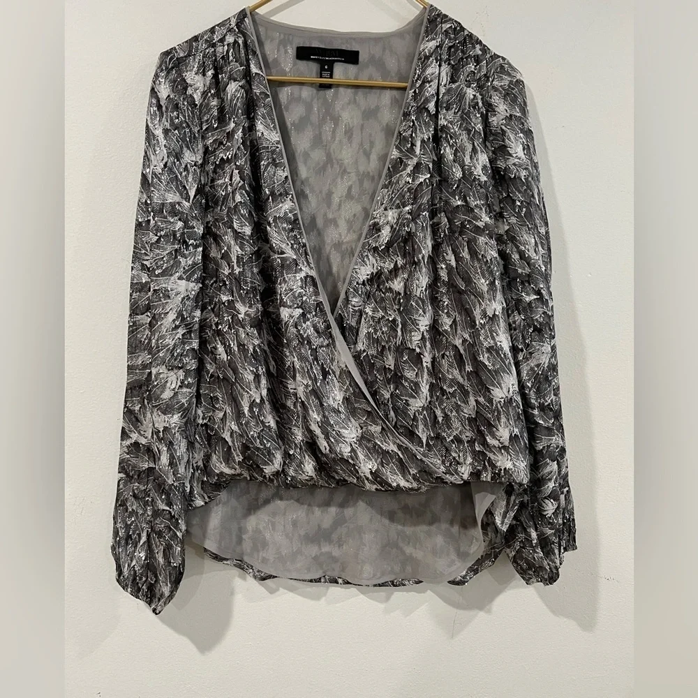 WHBM Faux Metallic Top Womens Sz 6 Surplice Blouse Feathers print Bling Silver